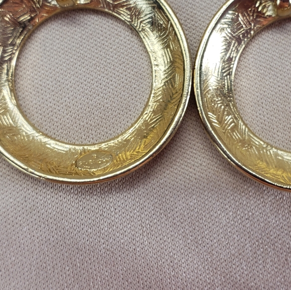 Vintage Givenchy Gold Plated Logo Dangle Hoop Clip-on Earrings - Picture 9 of 10